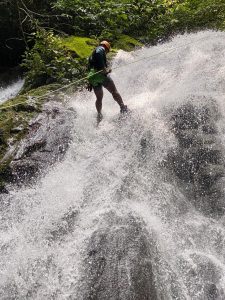 rappelling in costa rica